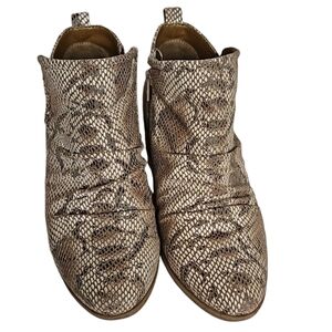 BEARTRAPS Snakeskin Booties size 7.5